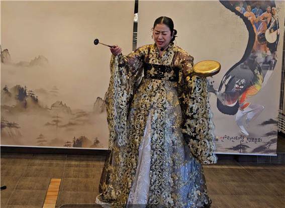 사단법인 세종문화예술진흥원 윤정숙 이사장의 회심곡.