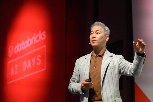 강형준 데이터브릭스 코리아 대표 겸 지사장이 1일 열린 'AI Days Seoul'에서 사업 전략을 발표하고 있다. [사진=데이터브릭스]
