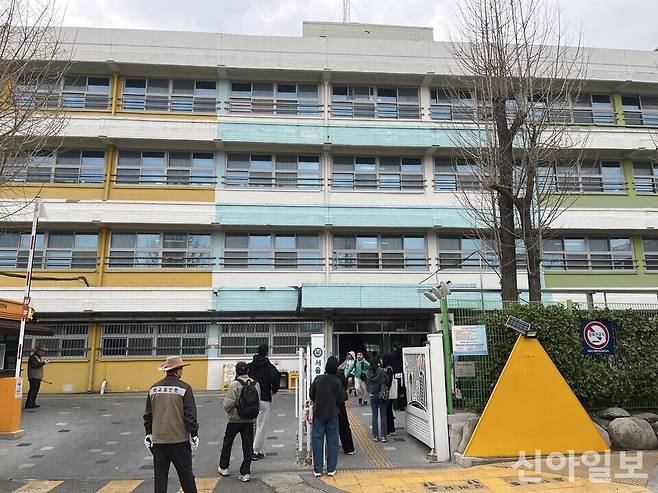 이촌 르엘 인근 신용산초. [사진=서종규 기자]