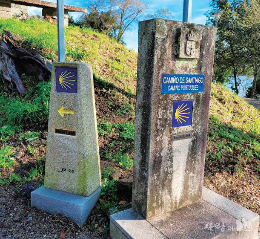 스페인 갈리시아 지역의 까미뉴 포르투게스의 이정표