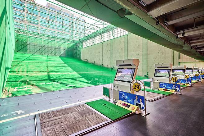 지티에스 골프타운 가양점 실외 타석 전경