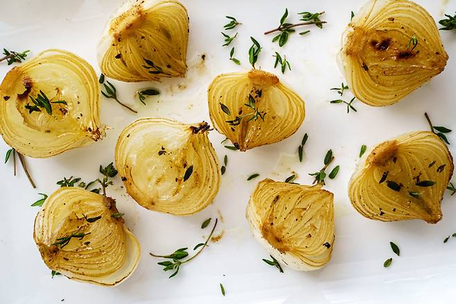 항산화 물질이 풍부한 양파는 기름에 볶아도 영양소를 잘 흡수할 수 있고 매운맛도 덜하게 된다. 사진=게티이미지뱅크