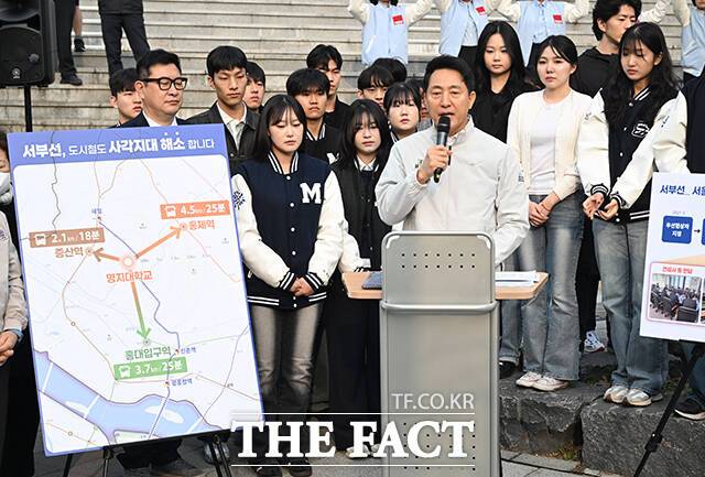 오세훈 서울시장이 1일 오전 서울 서대문구 서부선 도시철도 현장을 방문해 브리핑을 하고 있다. /박헌우 기자