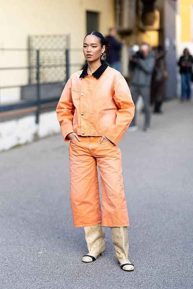 컬러 데님 코디법 7가지 | Valentina Frugiuele//Getty Images