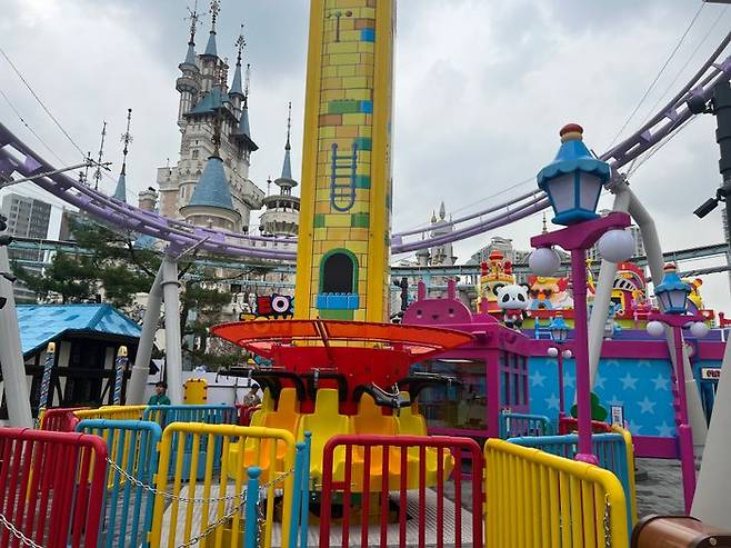 1일 잠실 롯데월드 '메이플 아일랜드'에 설치된 자이로드롭형 놀이기구 '에오스 타워'.ⓒ데일리안 이주은 기자