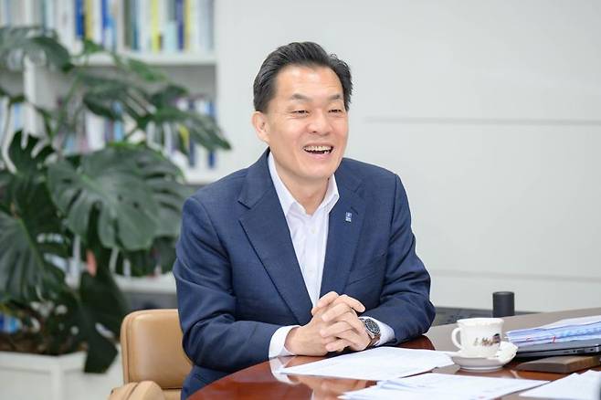 이재준 수원시장이 파이낸셜뉴스와의 인터뷰를 통해 '수원 대전환' 8년 계획에 대해 설명하고 있다. 수원시 제공