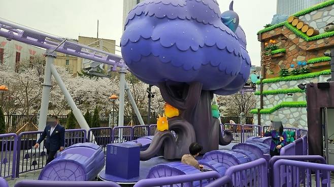 아르카나 라이드. 커브에서의 속도가 상당해 반전이 있던 어트랙션이다.