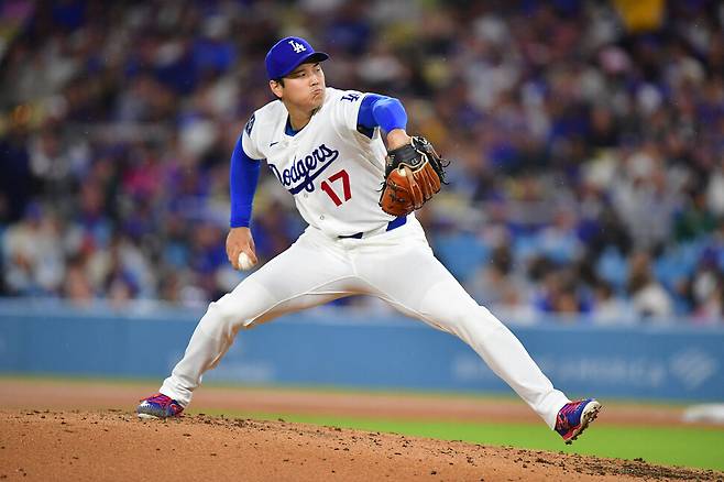 오타니 쇼헤이(LA 다저스)가 1일(한국시각) 미국 캘리포니아주 로스앤젤레스 다저스타디움에서 열린 2026 메이저리그(MLB) 클리블랜드 가디언스와 경기에 선발 등판해 공을 던지고 있다. 로스앤젤레스/이매진 이매지스 연합뉴스