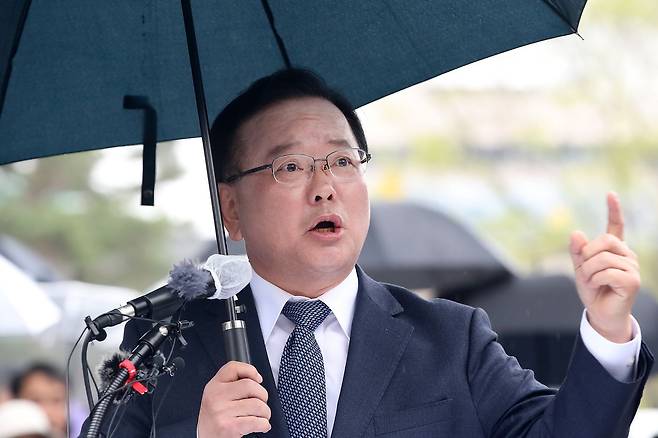 김부겸 전 국무총리가 30일 오후 대구 중구 2·28기념중앙공원에서 6·3지방선거 대구시장 출마를 선언하고 있다. 뉴스1