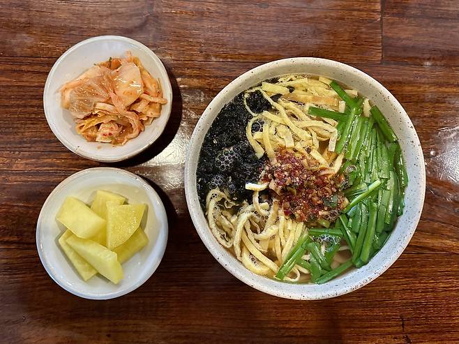 Noodles at Duginaru in Nuha-dong on Feb. 20. [LEE JIAN]