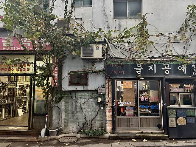 A street at Euljiro, in Jung District, central Seoul[LEE JIAN]