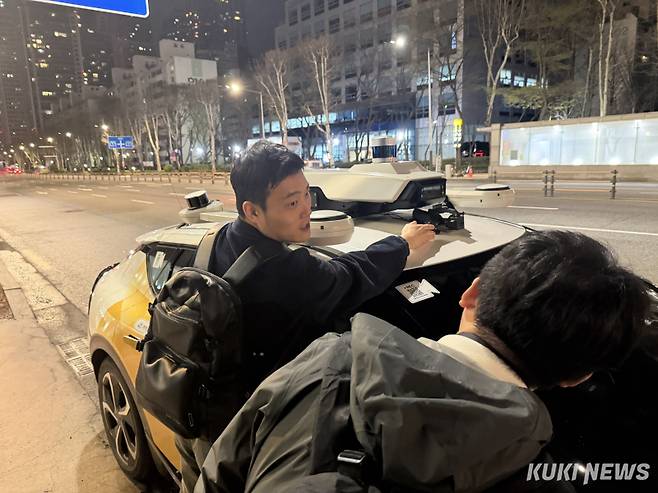 김종민 카카오모빌리티 자율주행 설루션 파트 매니저가 자율주행차 기능에 대해 설명하고 있다. 송민재 기자