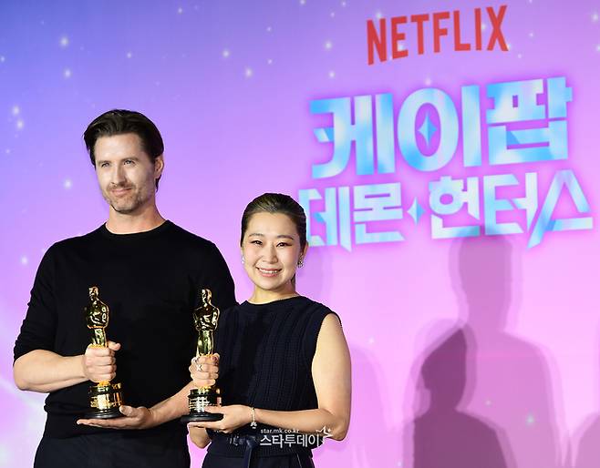 크리스 애플한스 감독, 매기 강 감독. 사진|강영국 기자