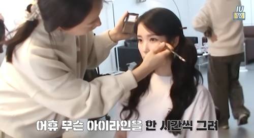 1일 아이유의 유튜브 채널 ‘이지금’에는 “[IU TV] 15년 전 ‘너랑 나’ 미공개 연습 영상 (컴백 하루 전 날)”이라는 제목의 영상이 게재됐다. 사진=유튜브