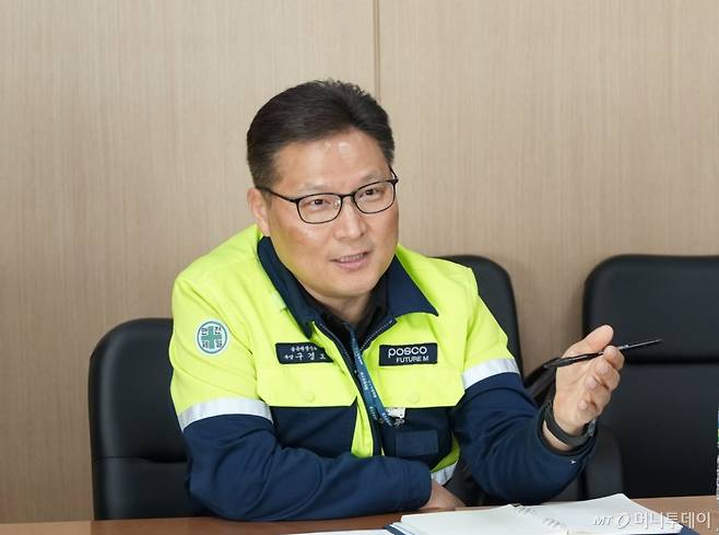 구경모 포스코퓨처엠 세종음극재생산부장이 머니투데이와의 인터뷰를 진행하고 있다 /사진=김지현