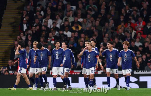 득점 후 함께 기뻐하는 일본 선수들. /게티이미지코리아