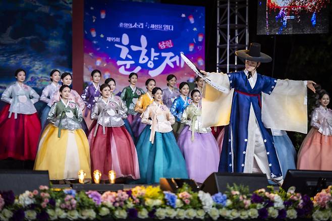 춘향 선발대회에서 재롱을 부리는 이도령