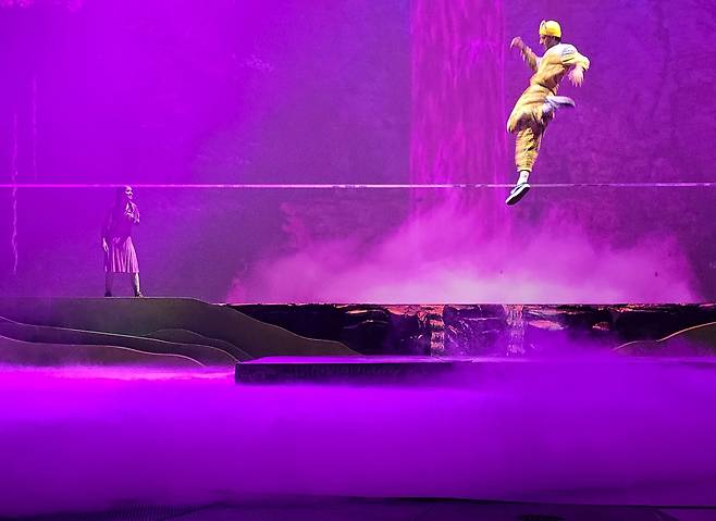 역동적인 기예와 따스함, 스토리라인이 살아있는 에버랜드의 서커스. 입장객 모두 무료관람할 수 있다.