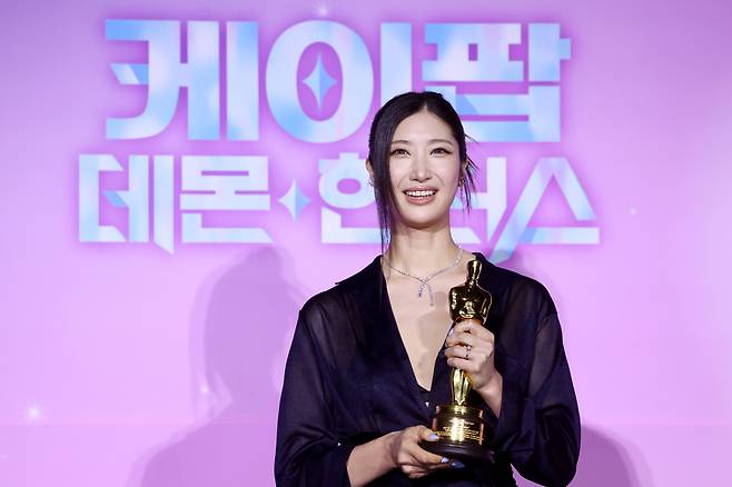 ���� �� �۰ ���簡 1�� ���� ���� ��걸 CGV��������ũ������ ���� ���ø��� ��ȭ �������� ���� ���ͽ��� ��ī���� ���� ��� ���ڰ���ȸ���� ��� ���ϰ� �ִ�. [����]