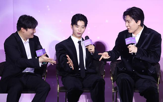 IDO ����(���ʺ���), ������, ���߱԰� 1�� ���� ���� ��걸 CGV��������ũ������ ���� ���ø��� ��ȭ �������� ���� ���ͽ��� ��ī���� ���� ��� ���ڰ���ȸ���� ������������ �ϰ� �ִ�. [����]