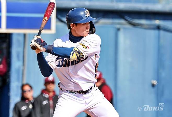 [서울=뉴시스] 프로야구 NC 다이노스 신재인이 14일 마산구장에서 열린 2026 신한 쏠 KBO리그 시범경기 키움 히어로즈전에서 안타를 치고 있다. (사진=NC 다이노스 제공) 2026.03.14. *재판매 및 DB 금지