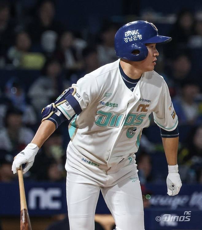[서울=뉴시스] 프로야구 NC 다이노스 박민우가 31일 창원NC파크에서 열린 2026 신한 쏠 KBO리그 롯데 자이언츠전에서 안타를 치고 있다. (사진=NC 다이노스 제공) 2026.03.31. *재판매 및 DB 금지