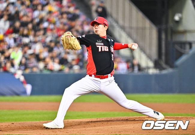 [OSEN=잠실, 박준형 기자] 1일 서울 잠실야구장에서 2026 신한 SOL KBO리그 LG 트윈스와 KIA 타이거즈의 경기가 열렸다. 이날 LG는 송승기를, KIA는 양현종을 선발로 내세웠다.1회말 KIA 선발투수 양현종이 역투하고 있다.  2026.04.01 / soul1014@osen.co.kr