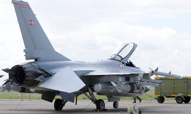 시칠리아 시고넬라 기지에 착륙한 F-16 전투기. EPA연합뉴스