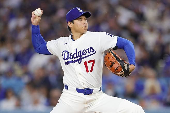 오타니 쇼헤이가 1일(한국 시간) 미국 캘리포니아주 로스앤젤레스에서 열린 클리블랜드 가디언스와의 홈 경기에서 공을 던지고 있다. AFP연합뉴스