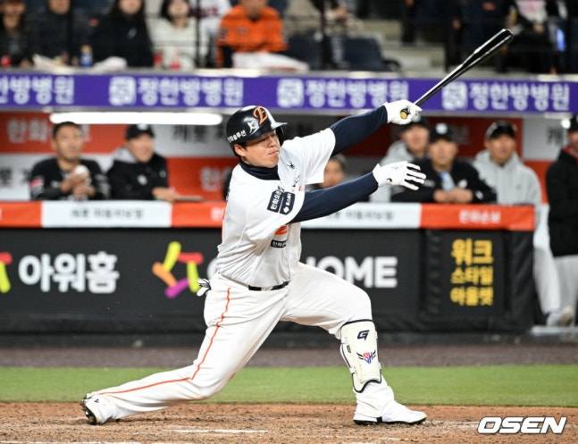 한화 노시환이 3월 31일 KT전 9회말 이날 5번째 삼진을 당하고 있다. /사진=OSEN