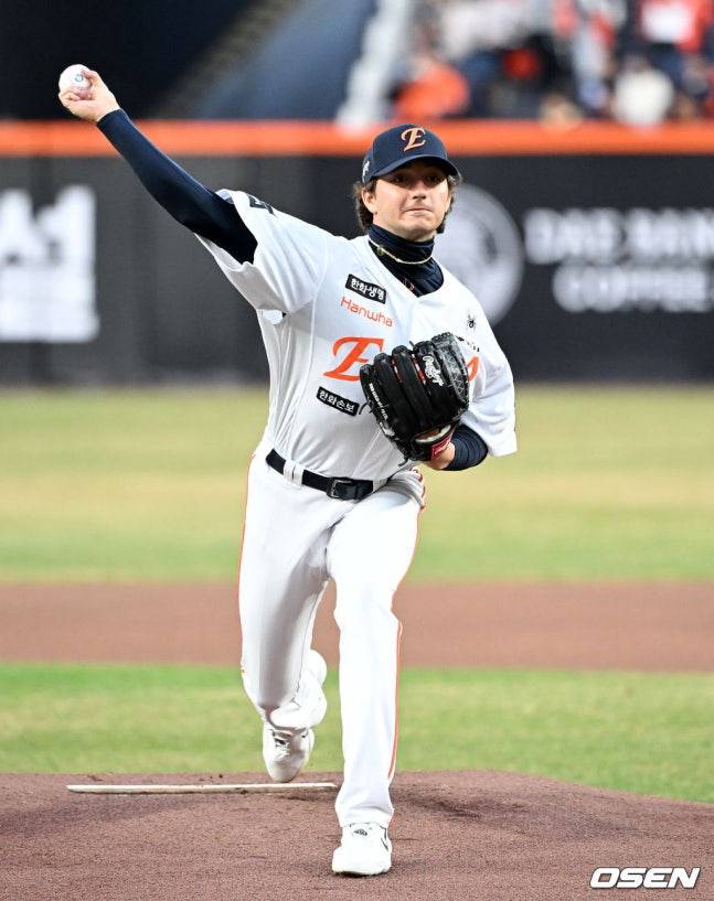 한화 화이트가 31일 KT전 1회 투구하고 있다. /사진=OSEN