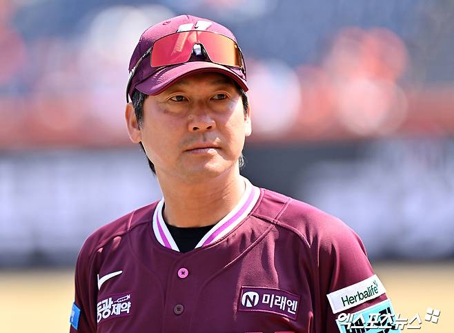 설종진 감독이 이끄는 키움 히어로즈가 인천 SSG랜더스필드에서 2026 신한 SOL KBO리그 SSG 랜더스와 팀 간 2차전에서 3연패 탈출을 노린다. 사진 엑스포츠뉴스 DB