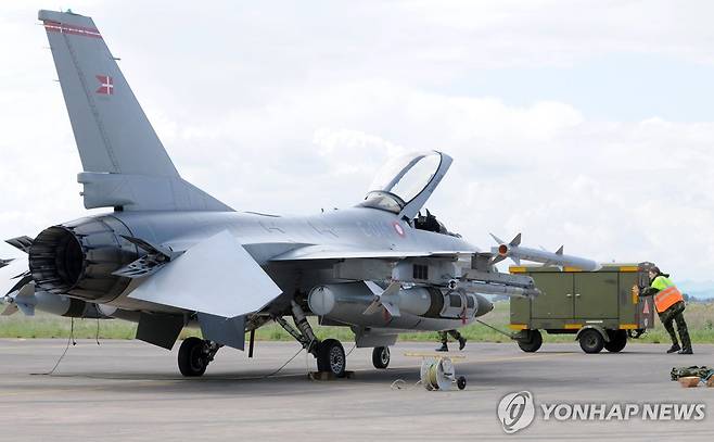 시칠리아 시고넬라 기지에 착륙한 F-16 전투기 [EPA 연합뉴스 자료사진. 재배포 및 DB 금지]