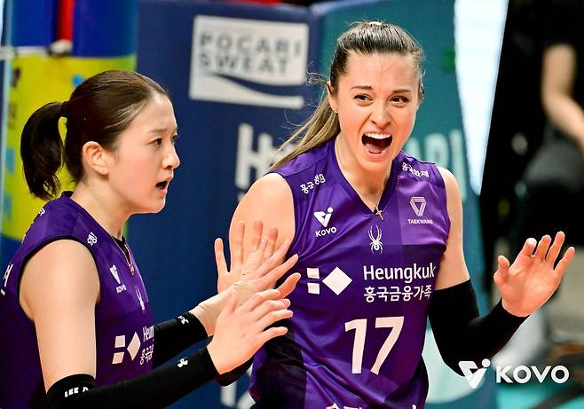 득점 후 기뻐하는 흥국생명의 레베카(오른쪽) [한국배구연맹 제공. 재판매 및 DB 금지]