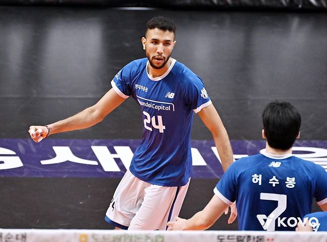 현대캐피탈에서 뛰었던 아흐메드(왼쪽) [한국배구연맹 제공. 재판매 및 DB 금지]