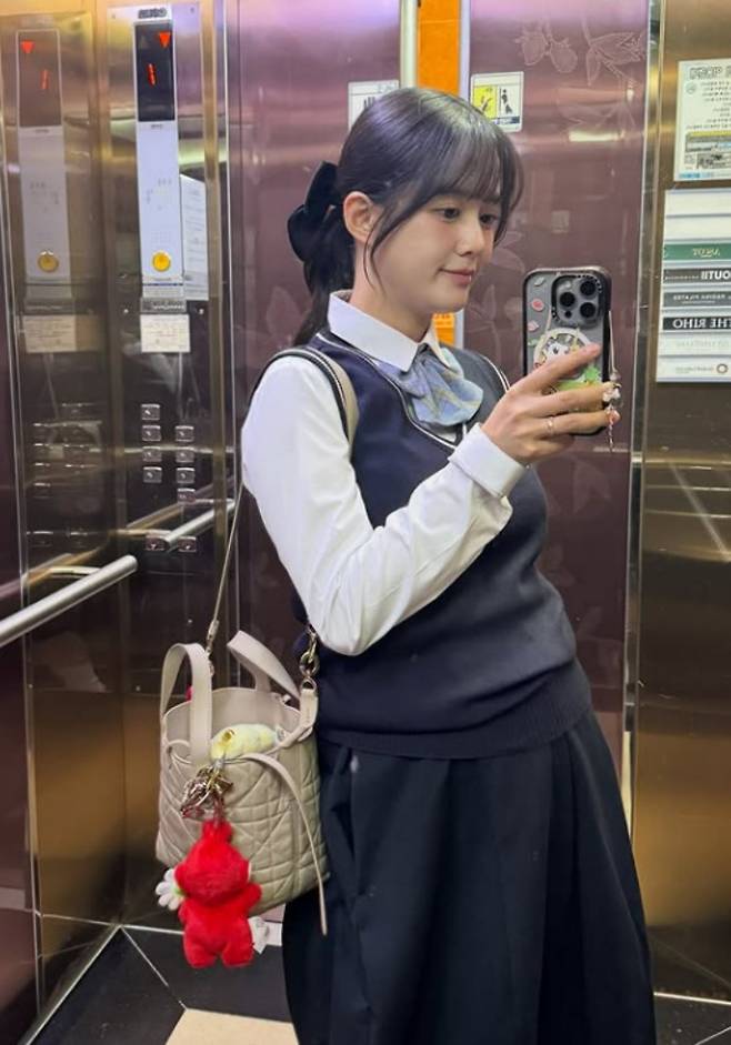 배우 남보라가 현재 임신 중인 가운데, 교복을 착용해 눈길을 끌었다. / 사진=남보라 SNS