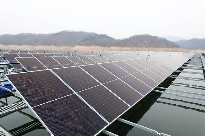 임하댐 수상태양광 집적화단지 모습. 사진제공은 한국수자원공사