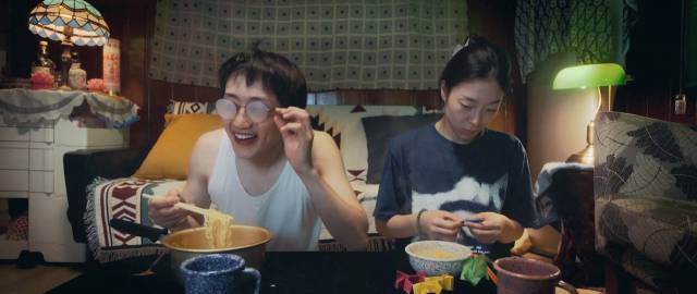 (좌)제21회 제천국제음악영화제 뉴탤런트 대상<시지프스의 공전주기>, (우)제21회 제천국제음악영화제 국제경쟁 대상 <엘씨의 노래, 야콥의 말>.영화제 제공