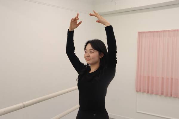 정은혜 씨가 발레 동작을 선보이고 있다. /주성희 기자