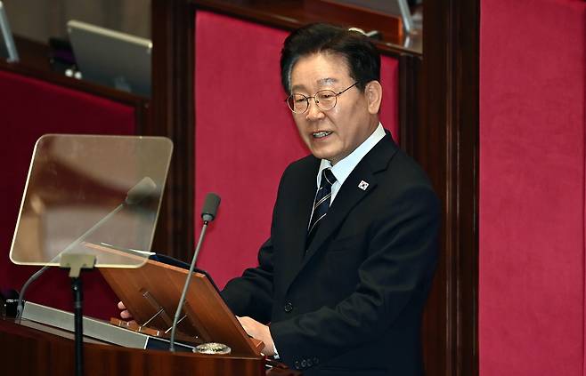이재명 대통령이 2일 국회에서 2026 추가경정예산안 시정연설을 하고 있다. /국회사진기자단·연합뉴스