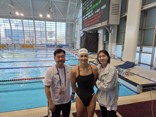 수영의 김인균 감독, 조현주 선수, 이지선 코치.(왼쪽부터) 경북체육회 제공