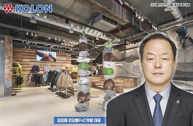 김민태 코오롱FnC부문 대표와 코오롱스포츠 서울 매장 1층 내부. [사진=코오롱FnC부문, 그래픽=고아라 기자]