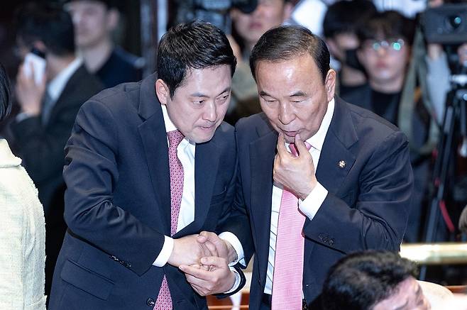 국민의힘 장동혁 대표(왼쪽)와 박덕흠 공천관리위원장 내정자. (출처 : 뉴스1)
