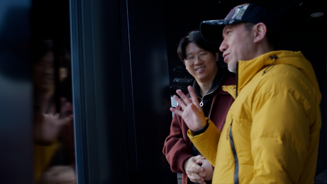 왼쪽부터 시프트업 김형태 대표, 언바운드 미카미 신지 대표(출처=시프트업 공식 블로그).