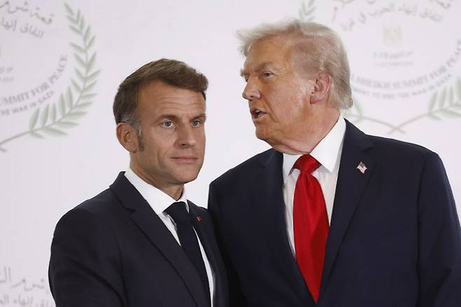 에마뉘엘 마크롱(왼쪽) 프랑스 대통령과 도널드 트럼프 미국 대통령.(사진=AP 연합뉴스)