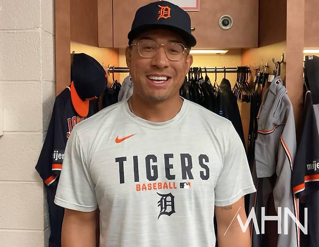 (자마이 존스가 2일(한국시간) 클럽하우스에서 MHN과 인터뷰 후 사진촬영을 하고 있다)