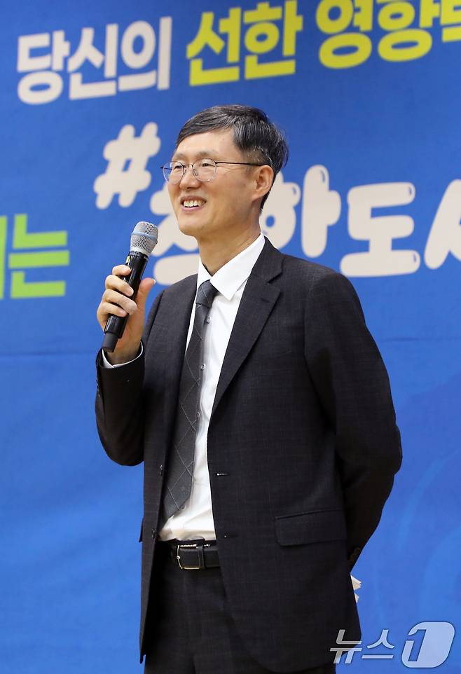 문형배 전 헌법재판관이 2일 오후 광주 서구청 들불홀에서 '호의에 대하여'를 주제로 강연하고 있다. 2026.4.2 ⓒ 뉴스1 이수민 기자