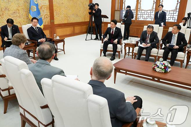 이재명 대통령이 2일 청와대에서 미국 상원의원단을 접견, 발언하고 있다. 2026.4.2 ⓒ 뉴스1 허경 기자