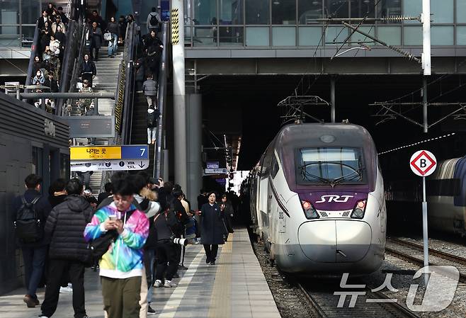 서울역에 들어온 SRT.(자료사진)ⓒ 뉴스1 김민지 기자