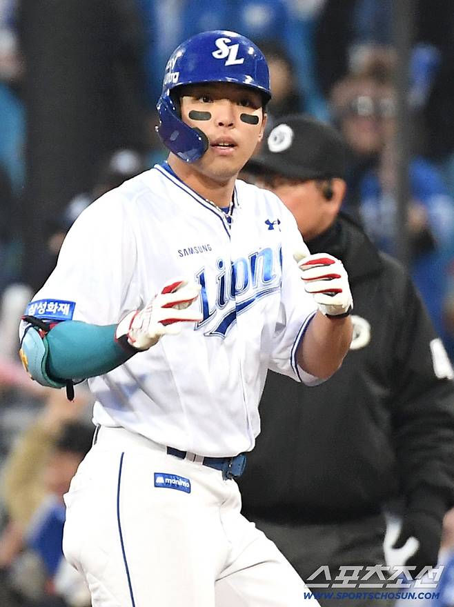1일 대구 삼성라이온즈파크에서 열린 삼성과 두산의 경기. 1회말 1타점 적시타 날린 삼성 김영웅. 대구=송정헌 기자songs@sportschosun.com/2026.04.01/